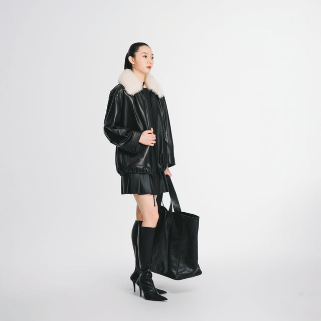 24703 Zip-up leather coat w/detachable fur collar